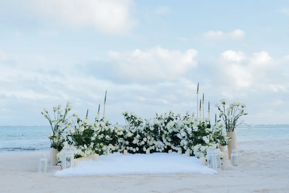 Propuesta con Velas en la Playa bajo las Estrellas