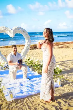 Una propuesta sorpresa en el paraíso con Sertuin Events: amor bajo el sol caribeño