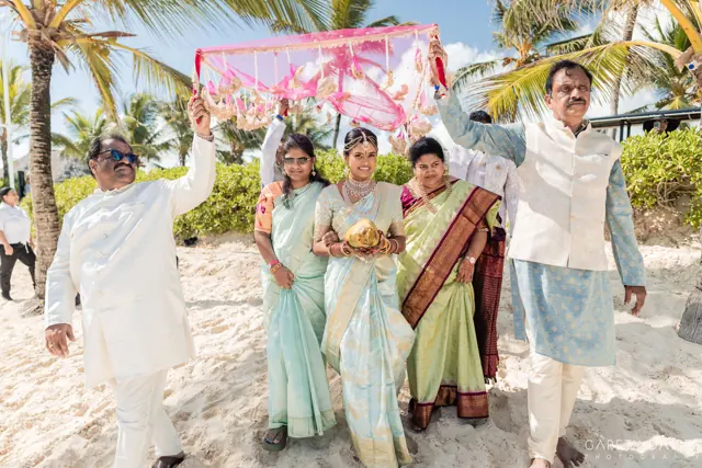 La llegada de la novia con su familia — Punta Cana