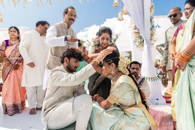 Ceremonia de boda rodeados de familiares — Punta Cana
