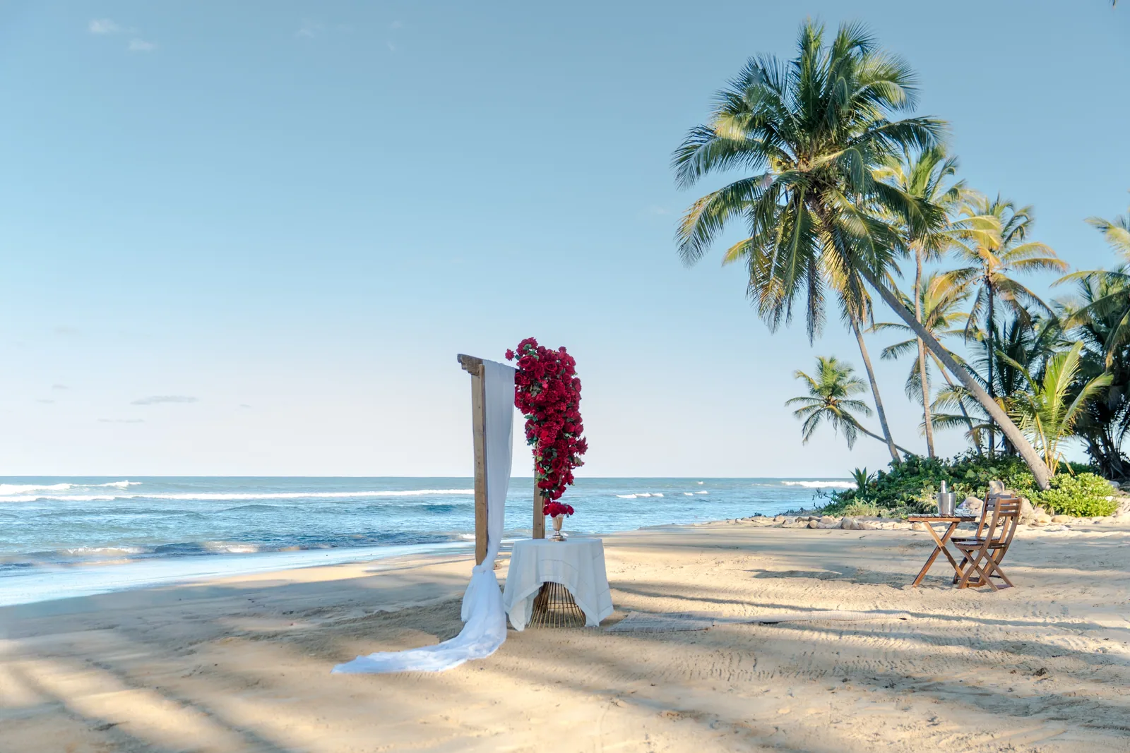 Crimson Vows Punta Cana elopement décor by Sertuin Events