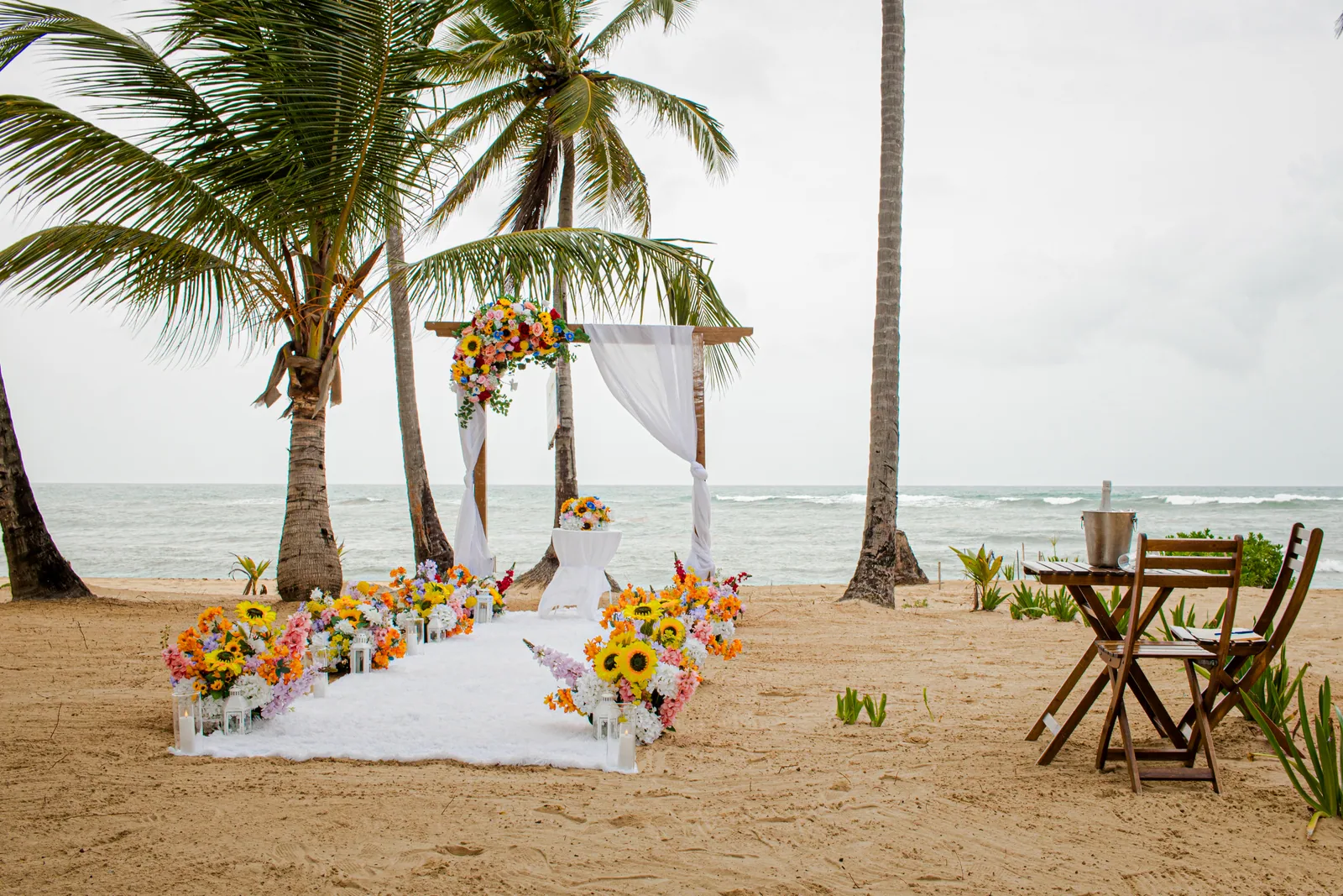Sunlit Caribbean Punta Cana elopement décor by Sertuin Events